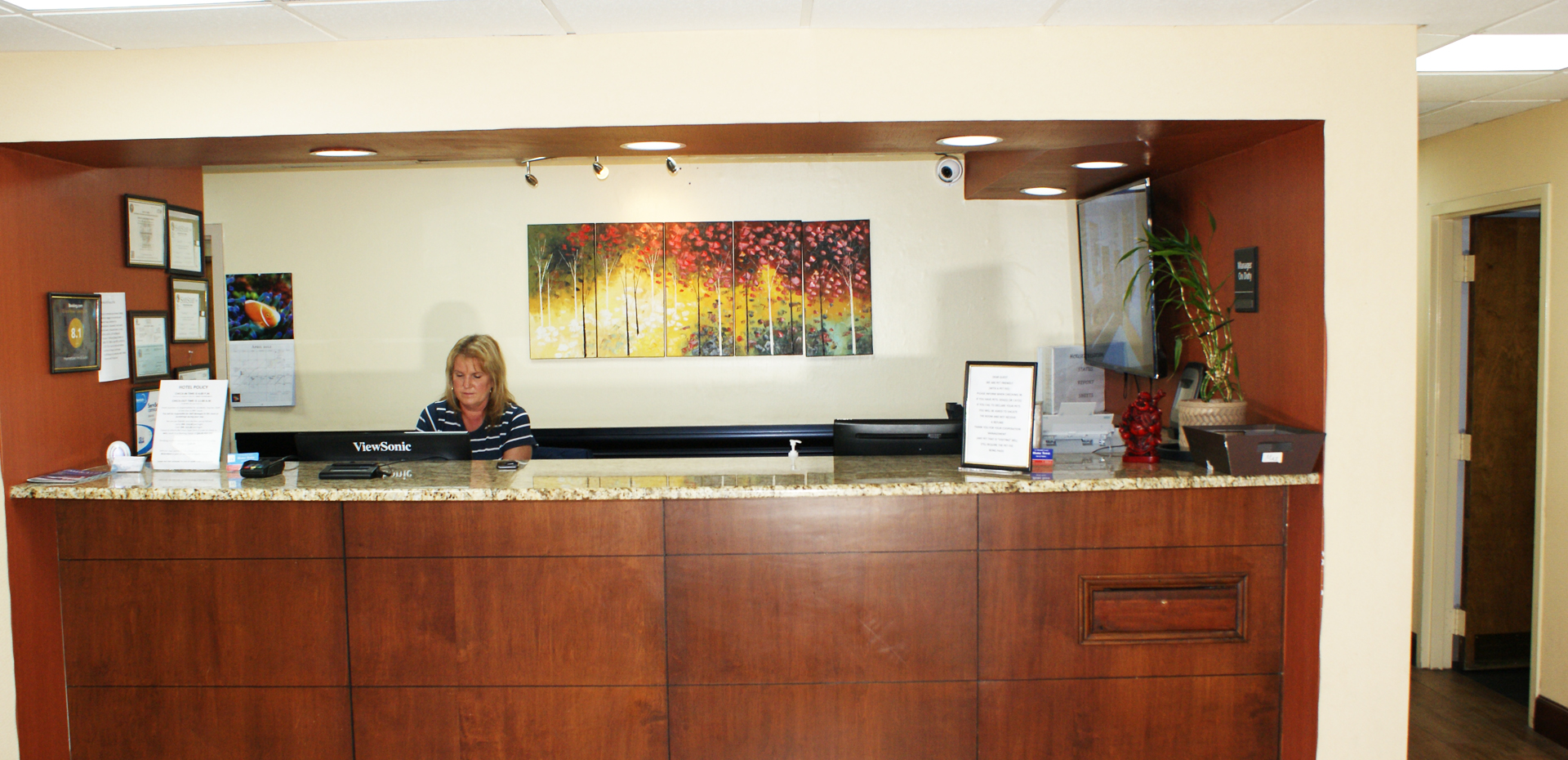 Functional Hotel Front Desk
